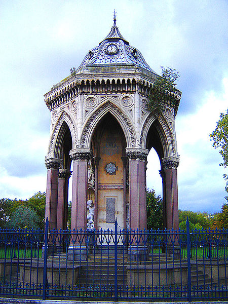 Baroness Burdett Coutts Drinking Fountain, Victoria Park, Tower Hamlets, London. 20 October 2005. Photographer: Fin Fahey.